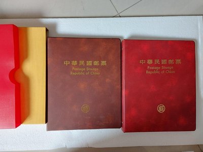 中華民國80年（1991年）活頁本年度郵冊（內含完整郵票）＋中華民國81年（1992年）活頁本年度郵冊（內含完整郵票）/郵政總局發行；共2冊一起出售；品項如照片
