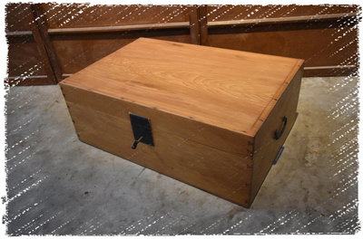 ^_^ 多 桑 台 灣 老 物 私 藏 ----- 的台灣老肖楠木箱