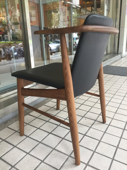 [ 椅子王 ] --- 牛角扶手餐椅