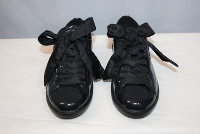海洋工坊二手名牌旗艦店~PRADA 黑漆皮休閒鞋(Size:36 1/2)