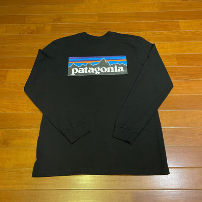 Patagonia P-6 日本購回 男高磅數黑色經典Logo運動休閒長袖T恤大學T 日系潮流流行街頭穿搭百搭基本款 S