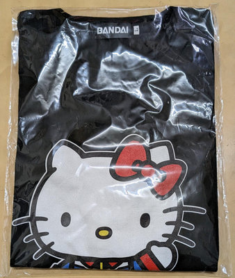 日本 萬代 Bandai x Hello Kitty 鋼彈 Gundam 凱蒂貓 kitty貓 地球聯邦軍制服 短袖上衣 短T T-shirt 上衣 三麗鷗