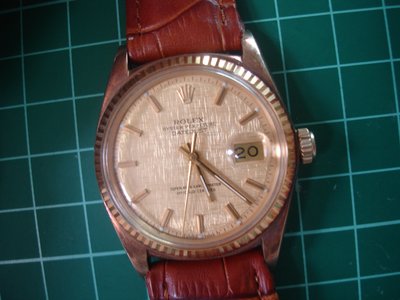 18K金蠔式錶殼1601 原廠1570機芯布紋金蔥時標面