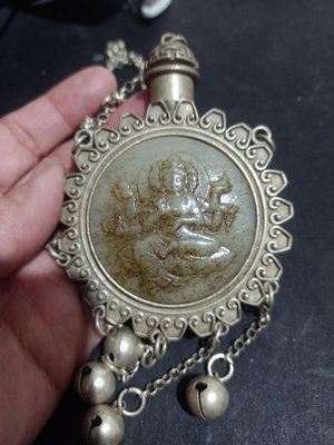 寶貝精品@@1688起收藏西藏紋銀藏銀鑲和闐玉簍空雕~六臂觀音鼻煙壺