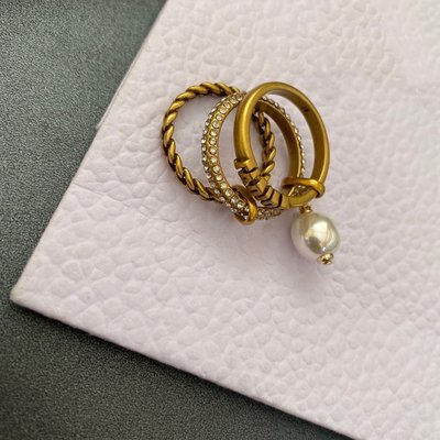 DIOR 迪奧  黃銅色復古做舊戒指三個指環套戒指環麻花水鉆仿珍珠戒指-阿拉朵朵
