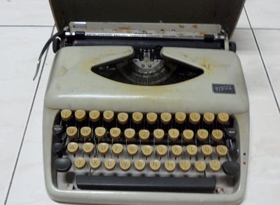 紅色小館--早期打字機