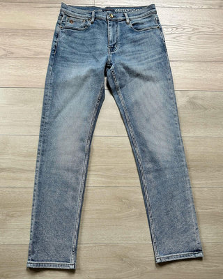 LOUIS VUITTON  LV 合身洗舊刷紋金屬標 岡山牛仔褲 微彈性 磅數高 31W 9成新以上