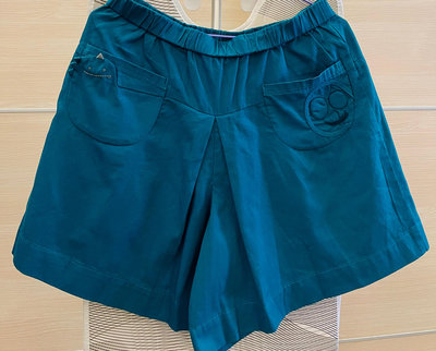 現在穿剛剛好推薦❤️全新 a la sha 藍綠色M號微笑阿財烏龍造型口袋緹織短褲裙 有型好百搭😍