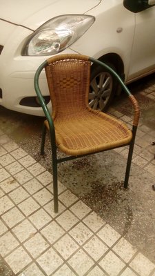 二手九成新好坐耐用透氣塑膠竹編鐵椅.廉售.需自取.位新莊一樓