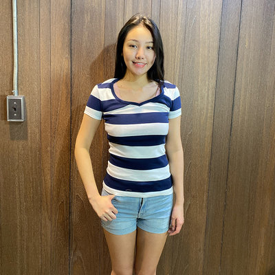 美國百分百【Tommy Hilfiger】V領 T恤 TH 短袖 T-shirt 短T 深藍/白色 條紋 女 H011