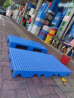 塑料防潮墊板1米x60x10公分倉庫地墊板圓孔地板腳墊板地板腳塑料板 塑膠板 卡板箱 托盤 腳墊 踏板 防潮板 貨架正品