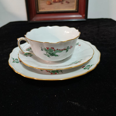 德國梅森Meissen綠色御龍（大）杯碟套裝，葵形大咖啡杯紅茶杯，一杯雙碟
