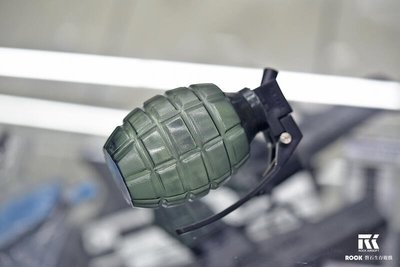 【磐石】超酷 手榴彈造型 空罐 可裝0.2g BB彈820顆 按壓式填裝-BB0041