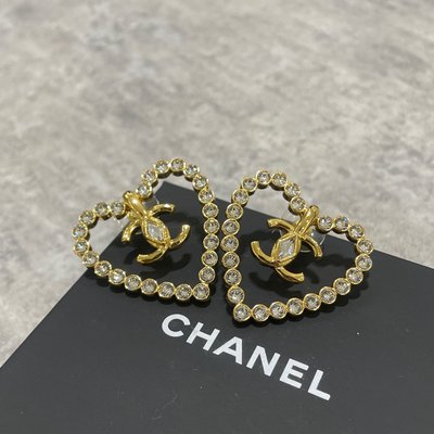 Chanel Logo 大愛心耳環 《精品女王全新&amp;二手》