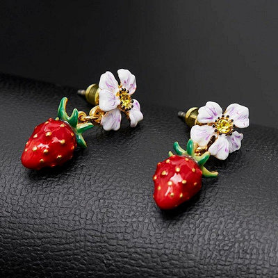 【Koaa海購】Les Nereides 琺瑯彩釉清新白色花朵草莓耳釘耳夾女潮皇家園林耳環時