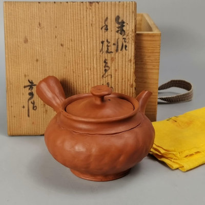 。壽怡造朱泥手捏日本常滑燒橫手急須茶壺。未使用品帶