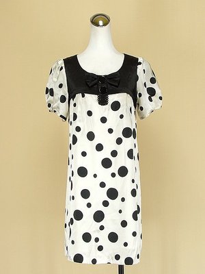 貞新 NICE CLAUP日本專櫃 黑色圓領短袖緞面洋裝M(2號)(23918)