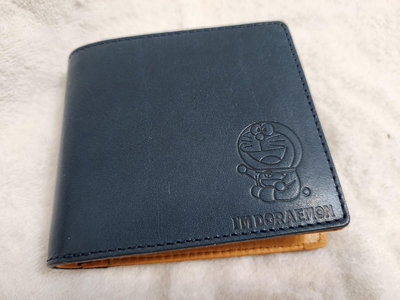 日本製全新真皮二折皮夾 短夾 哆啦A夢DORAEMON圖案 （藍）零錢可入