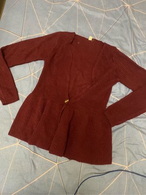 朱紅裙擺單釦毛衣外套