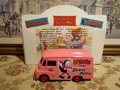 歐洲古物時尚雜貨 英國手工車LLEDO 粉色箱型車  人物 2  DANDY  1959  擺飾品 古董收藏
