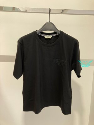 ～阿醬精品～巴黎直送🌈Fendi🌈舒適面料合適的細節一件衣服化腐朽為神奇的單品，女款，黑底短袖