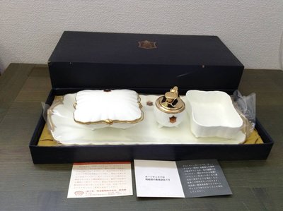 日本製 [ 金彩絕版品 ]~日本製名瓷~鳴海NARUMI骨瓷系列~菸灰缸 打火機 菸盒 四件組