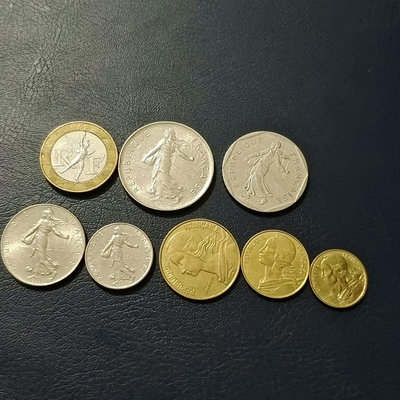 y法國硬幣一組。法國5分10分20分銅幣，法國1/2法郎1法郎
