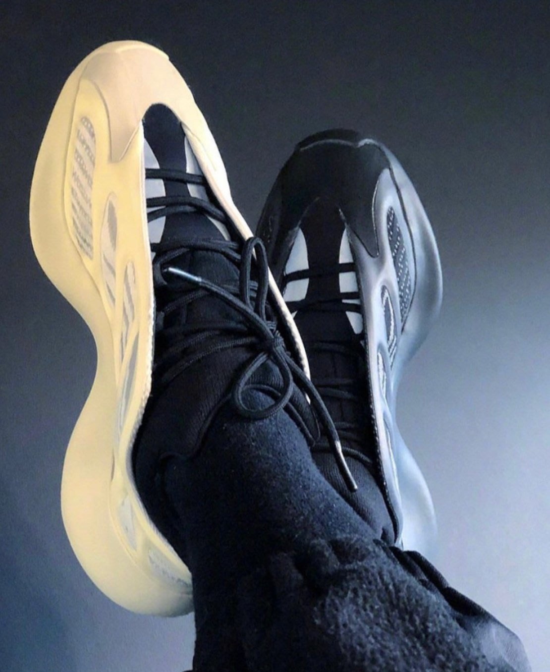 adidas Yeezy 700 V3 Azael FW4980 | Yahoo奇摩拍賣