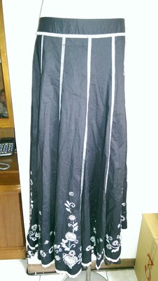 MOMA 黑色長裙(A52)