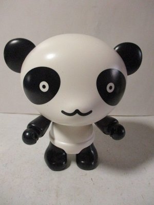 《瑋哥童趣屋》NISSAN 熊貓 公仔娃娃 撲滿/ 存錢筒~(尺寸高約：14 cm)…促000