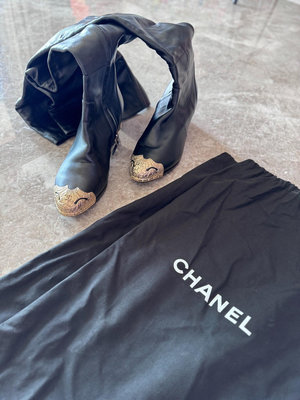 Chanel過膝靴，重工款小羊皮