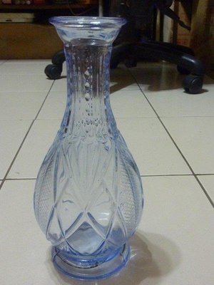 台灣早期~~水晶雕花瓶  藍色花瓶 厚胎玻璃