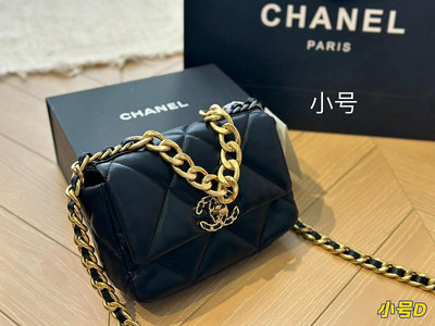【二手包包】全套包裝Chanel19 bag 自從歐陽娜娜帶貨后全球斷貨很難買到 皮質是羊皮有點像羽絨服包包NO195935
