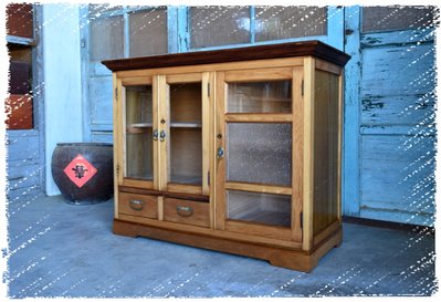 ^_^ 多 桑 台 灣 老 物 私 藏 ----- 乾淨秀麗的台灣老檜木玻璃櫃