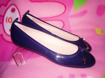 甜甜妞妞小舖 ☆品牌 TOD'S 深藍色漆亮皮女鞋 娃娃鞋 豆豆鞋 --平低圓頭包鞋