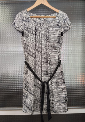 瑞典品牌 H&M 黑灰色印花圓領短袖綁帶洋裝