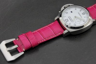 24mm收22mm加厚版短版沛納海的新衣桃紅色高質感可替代panerai原廠錶帶之鱷魚皮紋真牛皮錶帶白線