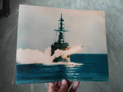 早期--海軍陽字號軍艦發射飛彈----老照片------30.5x26公分-------
