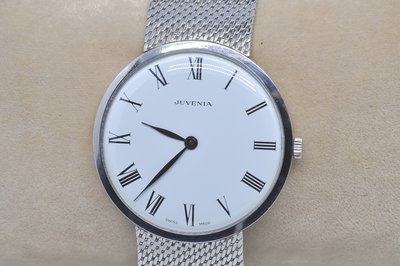 《寶萊精品》JUVENIA 尊皇銀白薄型手動紳士錶