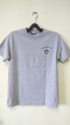 滑板老牌 Independent TC T-Shirt 經典十字 彩色圖騰 淺灰 短袖T恤