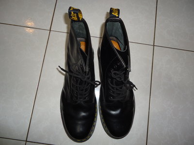 DR.MARTENS 馬汀大夫經典款8孔黑色光滑皮面馬汀靴,USA13/UK12,鞋內長31cm,使用痕跡如圖出清大降價