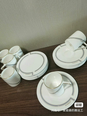 z日本回流瓷器，圖一紀梵希六套咖啡杯，五只小盤。紙盒應該不是原