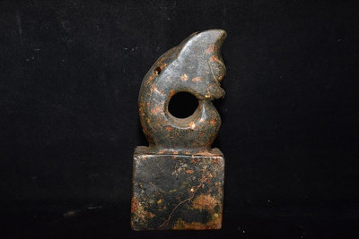 紅山文化隕石印章、有磁性、漿細膩，，重量1.88克、10、16665【華夏館藏】佩飾器 玉佩飾 動物形飾