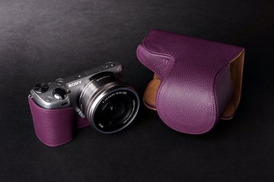 TP-A5000 A5100 SONY  彩色開底式真皮相機底座+上套 +背帶