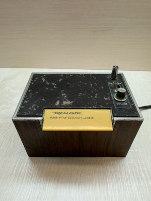 早期桌面型收音機 收音機小屋 AM/FM 懷舊收音機 拍戲 背景 裝飾 二手收音機 （有聲音，但是無法收聽）零件機