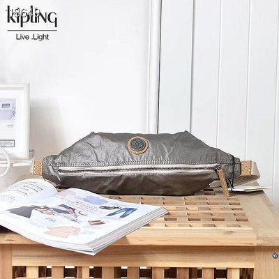 小Z代購#Kipling 猴子包 K12781 金屬米 YOKU  輕量時尚 腰包 胸包 多功能  數量有限 防水