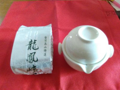快意杯及台灣杉林溪龍鳳峽高山茶(四兩)(公路茶廠)茶葉組合