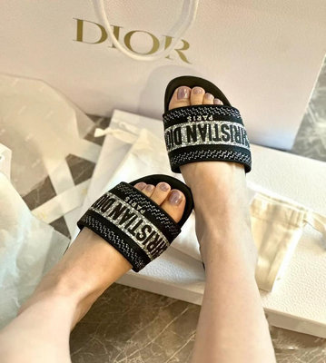 巴莉plus【代購】Dior水鑽刺繡粗跟涼拖鞋