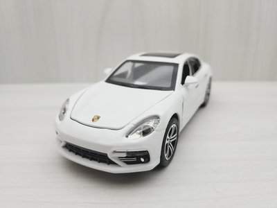 全新盒裝1:32~PORSCHE保時捷 帕納梅拉  PANAMERA 白色 聲光合金模型車