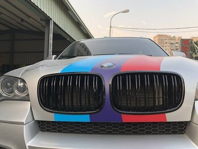 《※台灣之光※》 全新BMW 寶馬 E70 X5 E71 X6 X5M X6改M款雙線亮光黑亮黑鼻頭水箱罩組台灣製